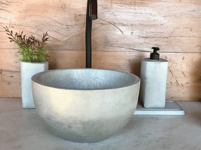 Cuba redonda de concreto com acabamento texturizado