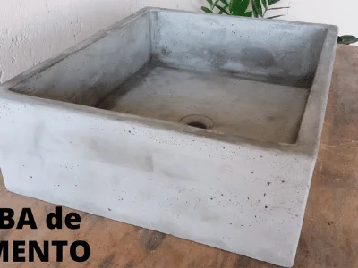 Cuba quadrada de concreto bruto recém finalizada
